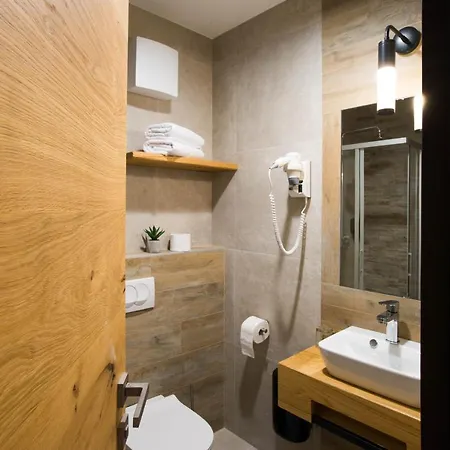 Konukevi Pr Anzl 4*